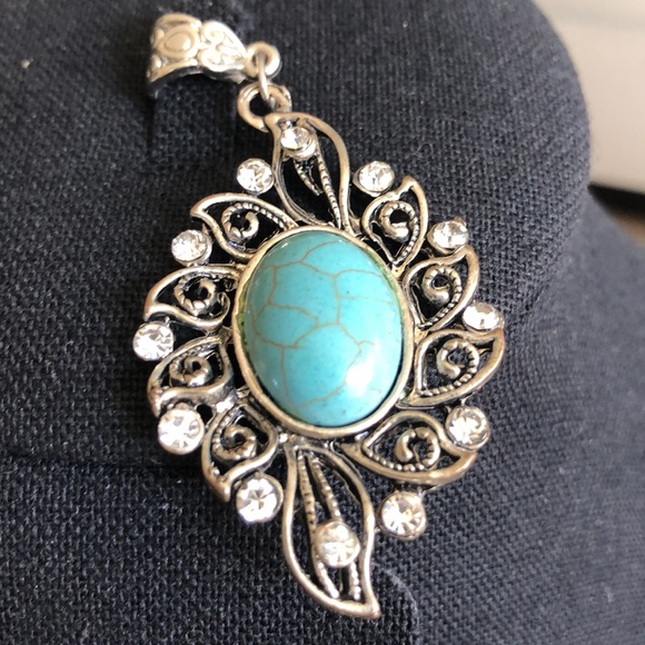 STATEMENT Vintage Earrings & Pendant Set - Picture 4 of 6